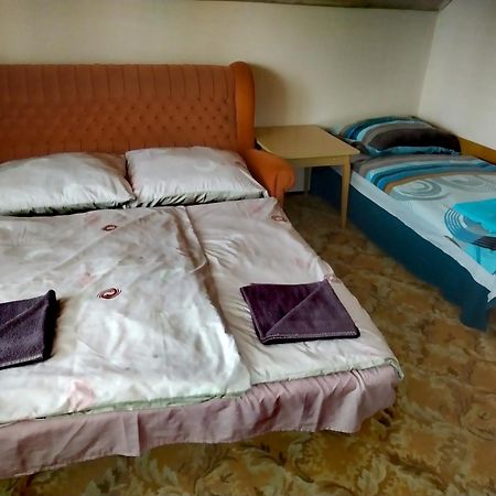 Vadkacsa Apartmanhaz Medencevel Zamárdi Exteriör bild