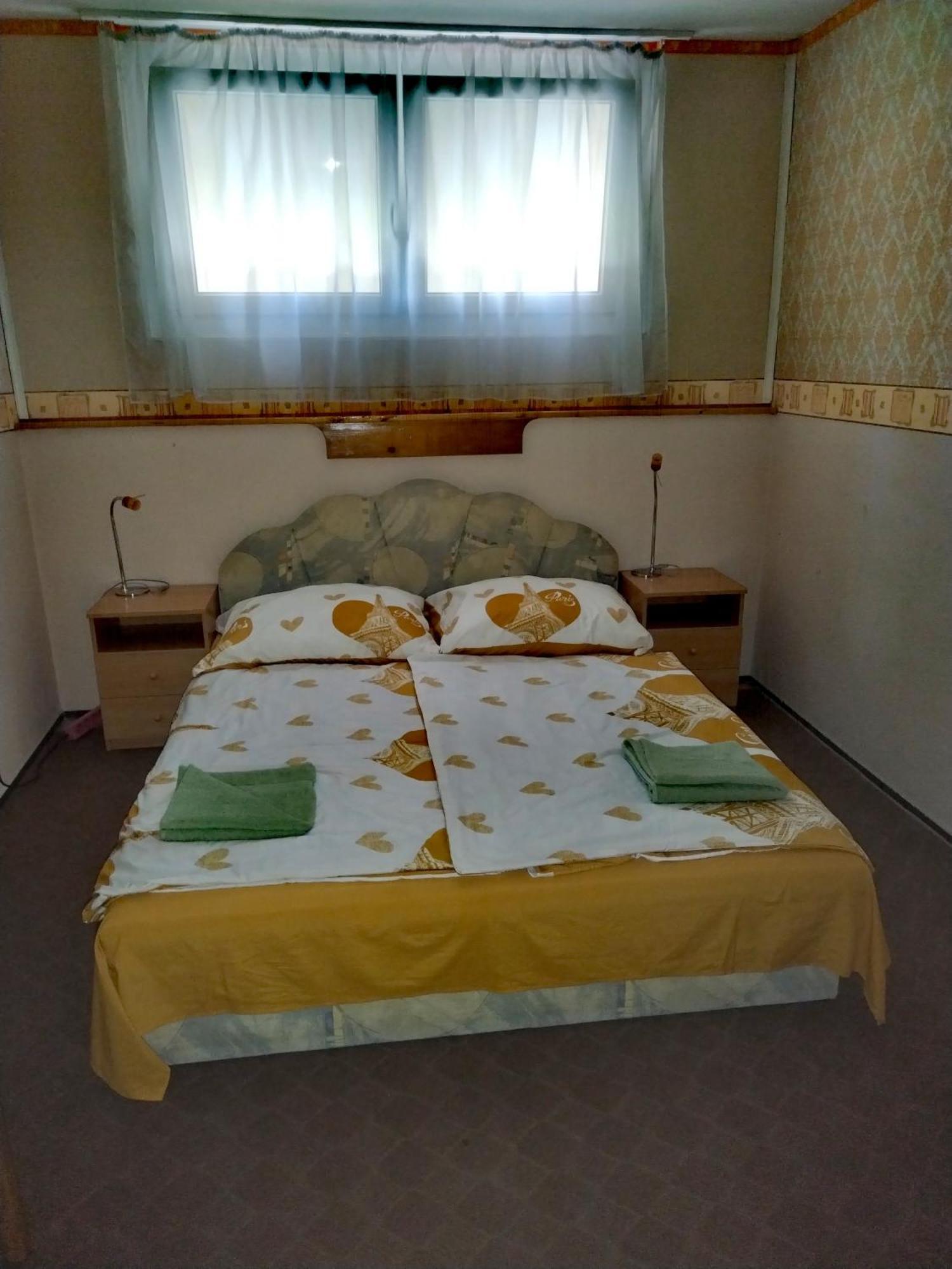 Vadkacsa Apartmanhaz Medencevel Zamárdi Exteriör bild